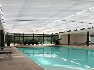 مظلات مسابح