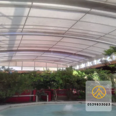 مظلات مسابح