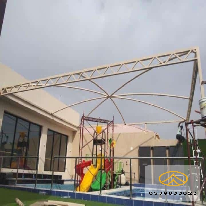 مظلات مسابح حديثة في مكة